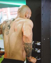 Stop wasting time and get serious about your goals.
Whether muscle building or strength endurance, the LicciardiBrothers are always at your side as a personal trainer to guide you through any challenge.