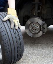 GARAGE LEZARD PNEUS image 17