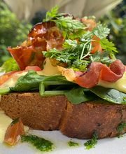 Egg Benedict mit Bacon