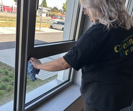 Clean Dream Gebäudereiniung Fensterrahmen.jpg