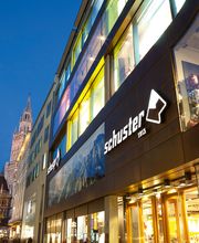 Fassade des Sporthaus Schuster in München