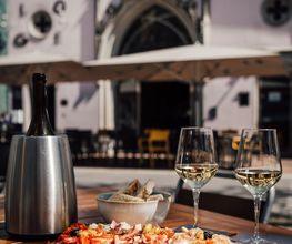 Hotel Kino Bar, Loge AG Bild 12