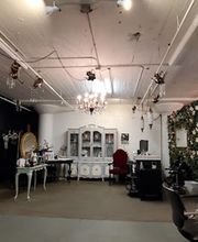 Wild Hare Salon and Gallery image 7