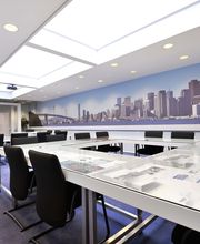 Beratungsraum - groß, Decke weiß matt+T-Leiste+gr. Strahler + mehrere Dachfenster - hell.jpg