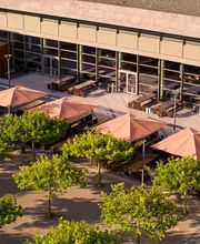 Mensa und Mensa-Vorplatz mit Platanen