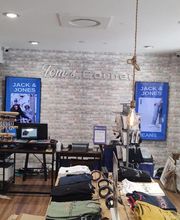 Tom's Corner image 3