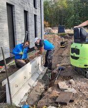 Winkelstützen zur Einfassung der Fläche