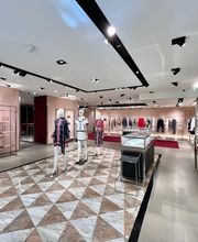 Gucci - Paris Flagship Royale image 4