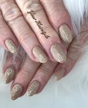 Gel-Nägel mit Laurii Pulvergel-System