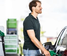 ZG Raiffeisen Tankstelle Bild 2