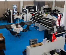 250 qm Showroom mit einer großen Auswahl an digitalen Tasteninstrumenten!