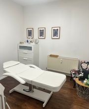 Unicut by Cevriye Rohr | Haare färben | Friseur in Neckarsulm Bild 2