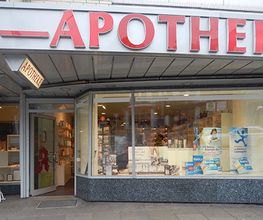 Aussenansicht der Apotheke an der Friedenseiche