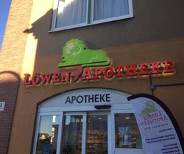 Aussenansicht der Löwen-Apotheke Leegebruch