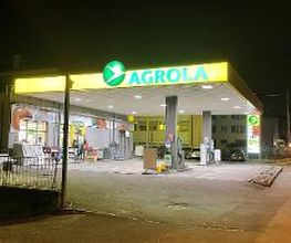 AGROLA Tankstelle mit TopShop in Paudex. Nachtaufnahme. 18.01.2022 - Eröffnungsfeier
-
Station-service AGROLA avec TopShop à Paudex. Photo de nuit.