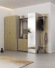 Die Garderobe ist mehr als ein Ort für Jacken und Schuhe. Als Eintrittspunkt in Ihr Zuhause oder Büro spielt sie eine Schlüsselrolle im ersten Eindruck, den Besucher von Ihrer Einrichtung gewinnen. Eleganz, Stil und Funktionalität müssen hier Hand in