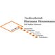 Tischlerei Hennemann Firmenlogo eines Tischlereibetriebs mit Gründungsjahr, Inhaberangabe und aufgeführten Leistungen wie Innenausbau, Treppenbau, Türen, Fenster, Reparaturen, Trockenbau und Parkettarbeiten. Ideal zur Darstellung von Handwerksqualität und Unternehmensidentität.