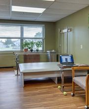 Hilltop Manor Rehabilitation & Skilled Nursing image 8