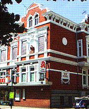 Aussenansicht der Adler-Apotheke