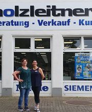 Holzleitenr Velbert Verkaufsteam vor der Filiale