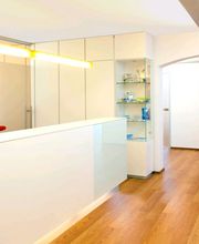 Dr. Adrian Hartmann Bild 1