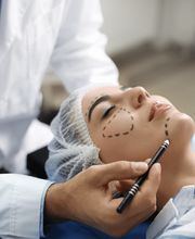 Als spezialisierte HNO-Ärzte in der Schweiz bieten wir eine breite Palette ästhetischer Eingriffe, um Ihre natürliche Schönheit zu betonen und Ihre Lebensqualität zu verbessern.