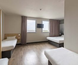 B&B HOTEL Montargis image 4