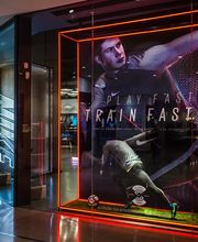 Nike Store La Defense image 7