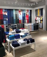 Lacoste - The Village Villefontaine - Polo wall