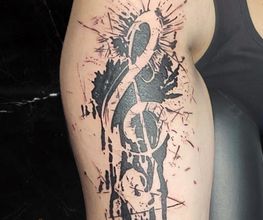 Körperkunst Tattoo & Piercing Bild 19
