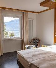 Hotel Albergo Carcani by Ketty & Tommy in Ascona – Doppelzimmer mit Fensterblick auf den Lago Maggiore