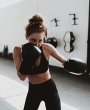 Gezieltes Boxtraining für Kraft, Ausdauer und Technik in moderner Trainingsumgebung in Hamburg.