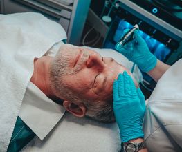 Hydrafacial-Behandlung Mann