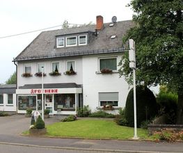 Aussenansicht der Rochus-Apotheke