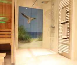 Badezimmer mit Dusche und Sauna Ferienhaus Deichkörnchen Neßmersiel www.nord-sterne.de