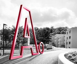 Adimmo Logo vor Gebäude von vorne