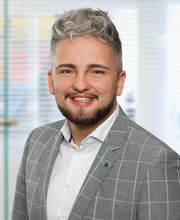 ERGO Versicherung Dennis Mager Bild 1