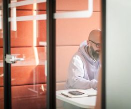Ströer Online Marketing Kollegen am Arbeitsplatz