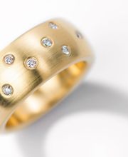 750/000 Gelbgoldring mit Brillanten