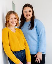 Die Nachhilfelehrerinnen und Nachhilfelehrer der Erste Nachhilfe Frechen nehmen an einem hochwertigen Qualifizierungsprogramm teil und hospitieren bei erfahrenen Lehrkräften.