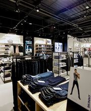 Calvin Klein Outlet image 2