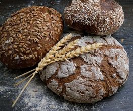 Bäckerei und Backshop
Im Vorkassenbereich befindet sich die traditionelle „Stangengrüner Mühlenbäckerei“ mit Café und mit zahlreichen Sitzmöglichkeiten im Innenbereich.