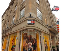 Tommy Hilfiger Bild 2