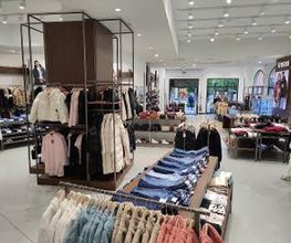 GUESS immagine 4