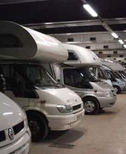 274893-caravaning-park-valles-estacionamiento-cerrado-con-vehiculos.jpg