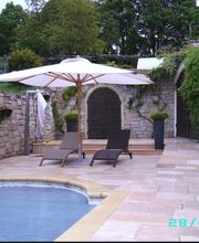 Schwimmbadbau mit Weinkeller