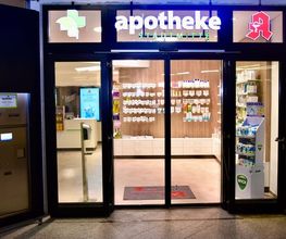 Aussenansicht der Apotheke Stadtmitte Stuttgart UG, S-Bahn