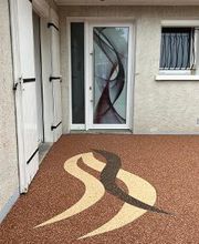 terrasse en Hydrostar corail avec motif décoratif à St léon sur l’isle. 