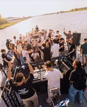 Event op het Water | Partyboot, Borrelboot & BBQ boot Amsterdam afbeelding 4