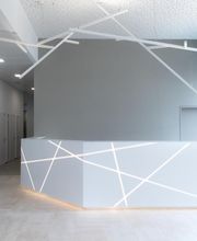 Empfangstheken sind unsere Stärke.
Im gesamten Bundesgebiet stehen bereits viele Exemplare, die wir nach Vorgaben von Innenarchitekten gefertigt und montiert haben.